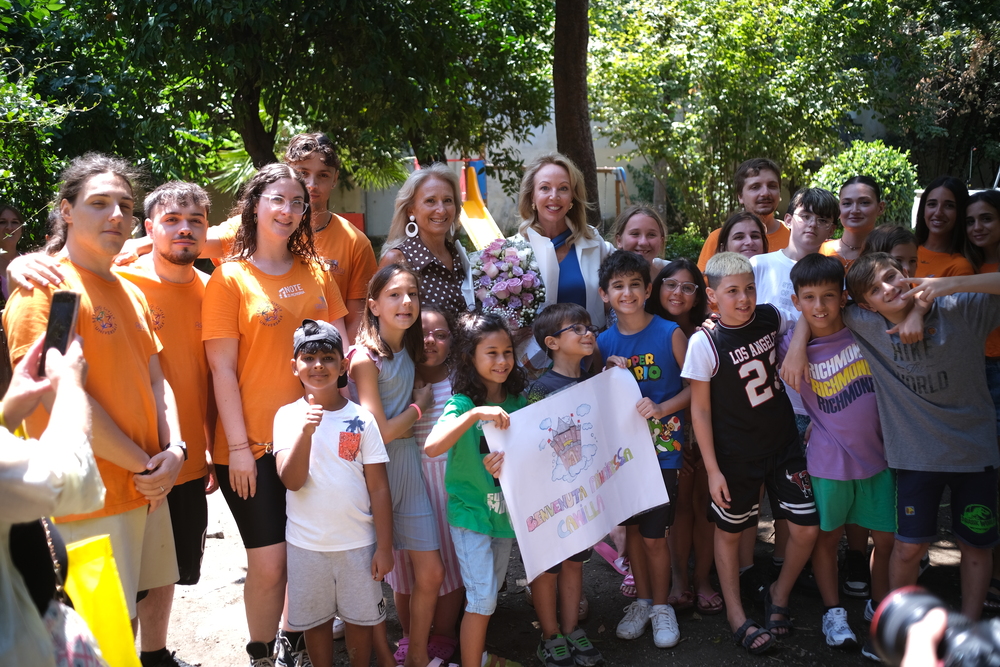 S.A.R. la Princesse Camilla de Bourbon-Deux-Siciles fait un don à l’association Asso.gio.ca